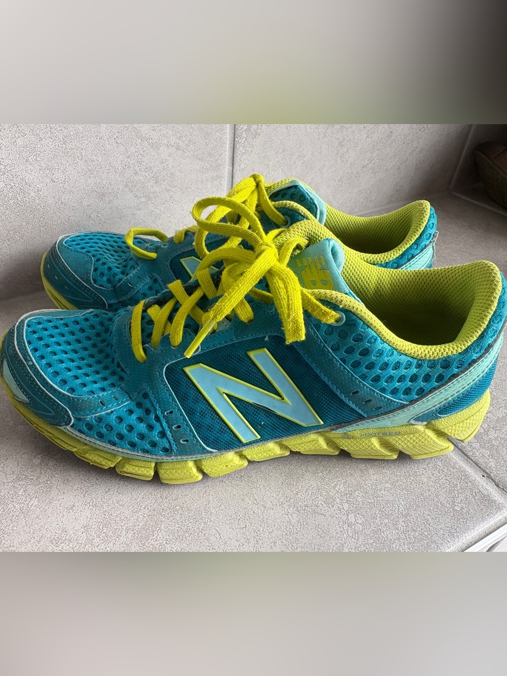 New Balance 750v1 Women’s Athletic Running Shoes Size 8.5